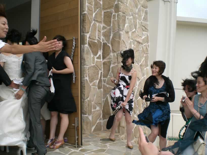  結婚式パンチラ 